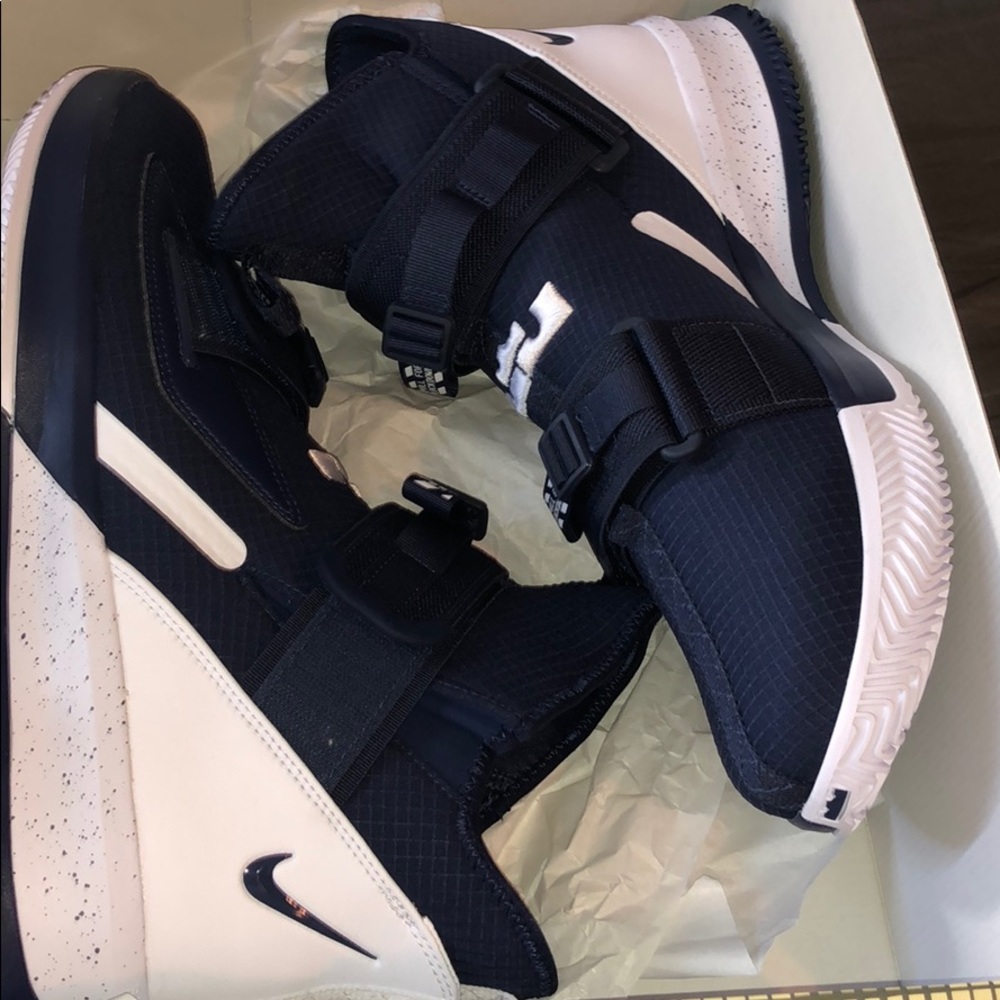 LeBron soldiers